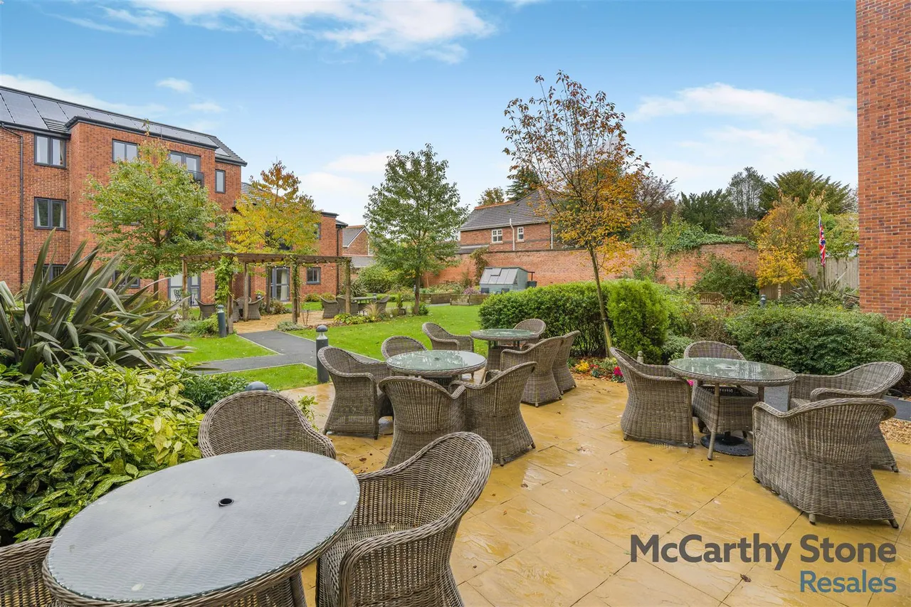 Burlington Gardens, Leyland, PR25, photo 19