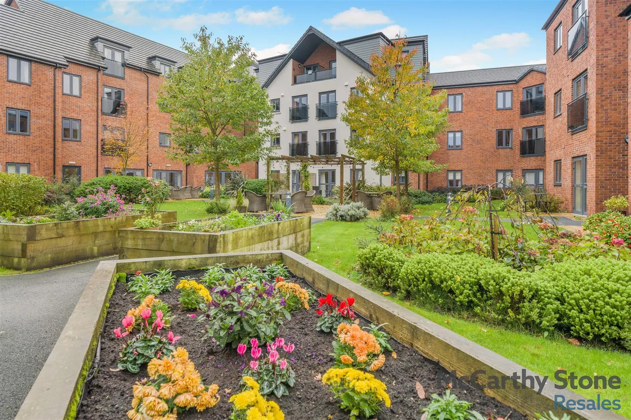 Burlington Gardens, Leyland, PR25, photo 18
