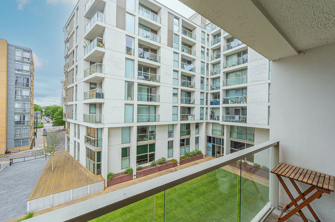 Flat 232 Denison House, 20 Lanterns Way, London, photo 4