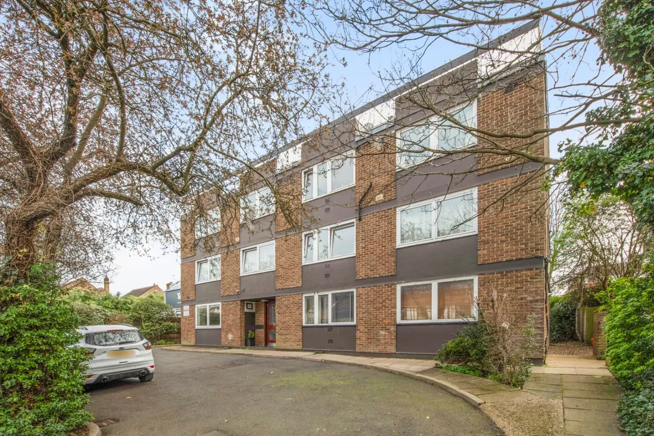 Upper Richmond Road West, London, SW14, photo 2