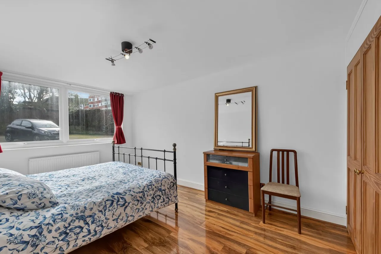 Upper Richmond Road West, London, SW14, photo 12