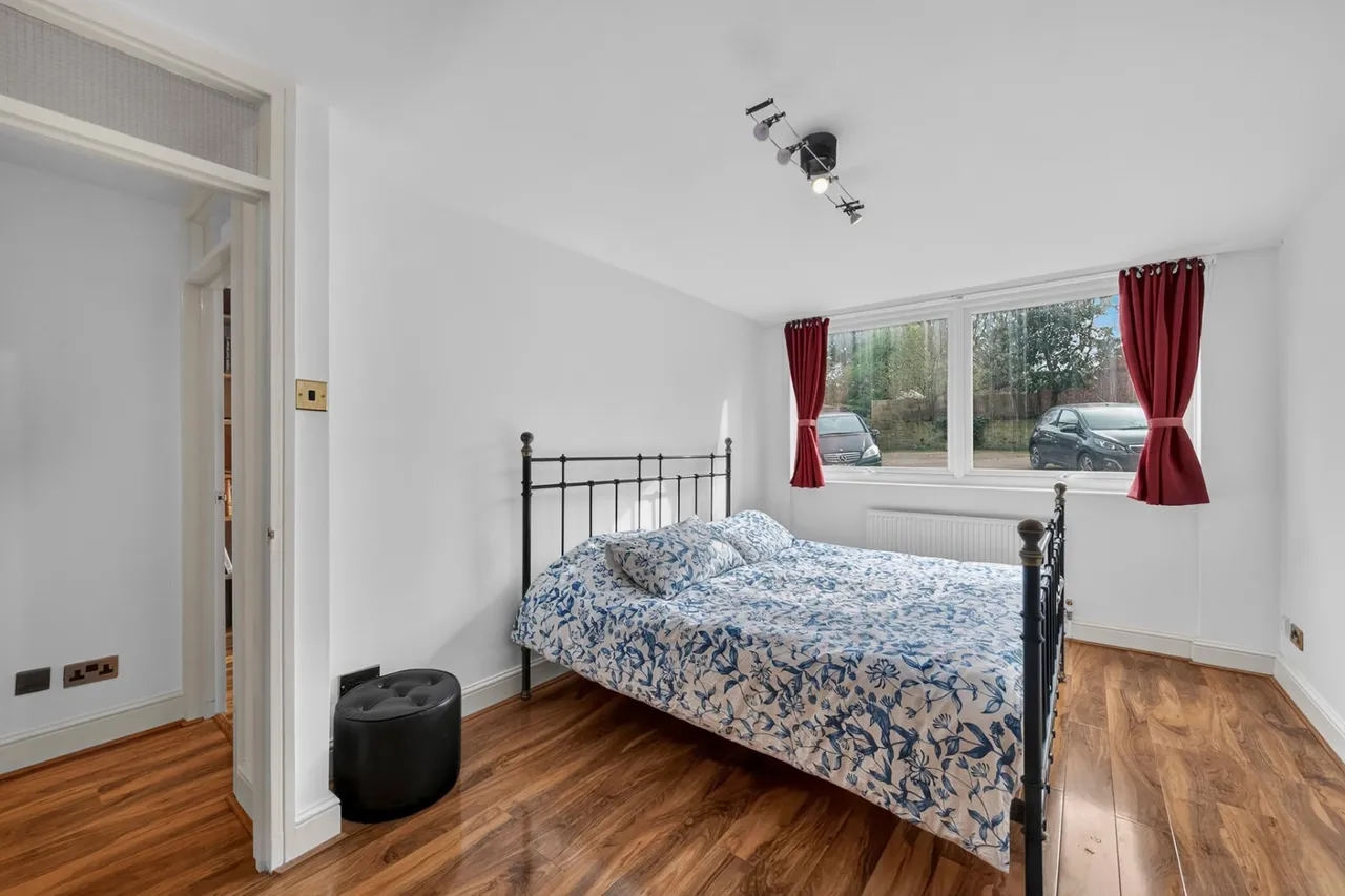 Upper Richmond Road West, London, SW14, photo 4