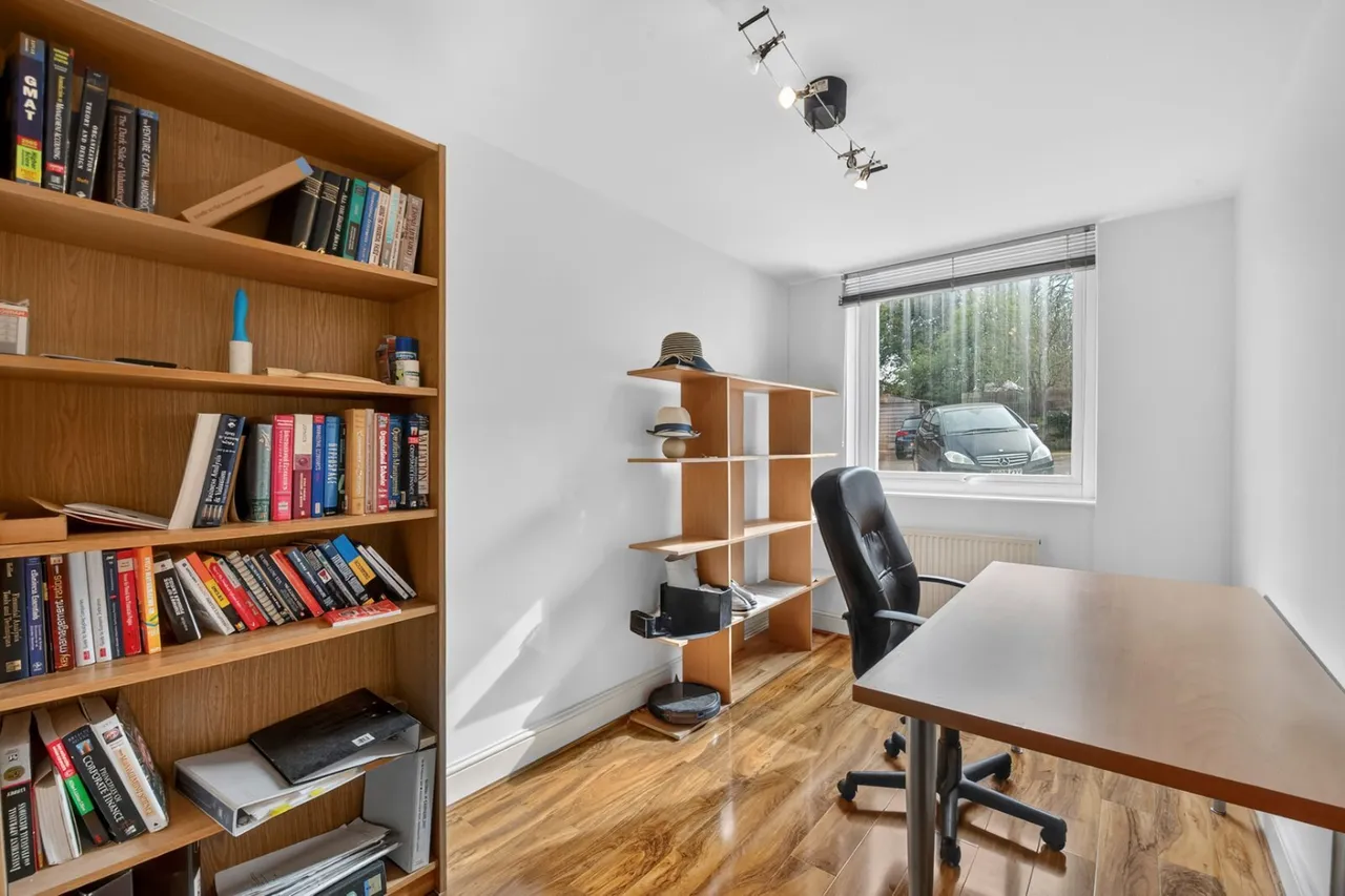 Upper Richmond Road West, London, SW14, photo 6