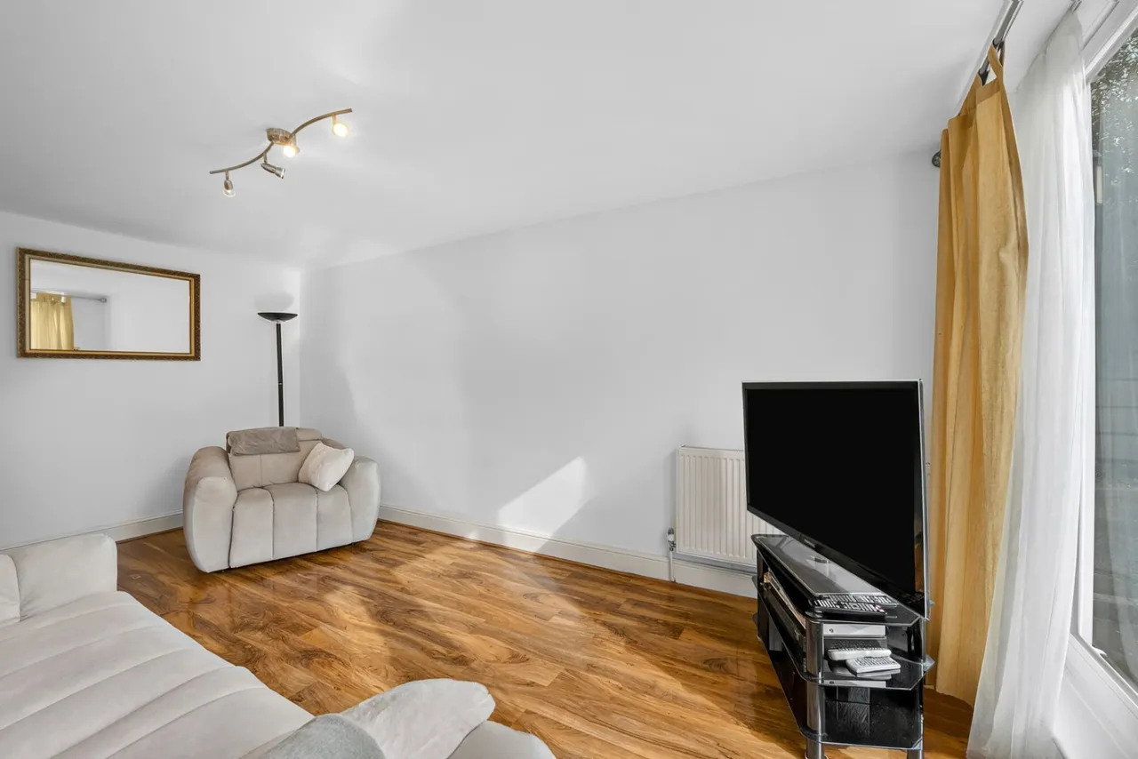 Upper Richmond Road West, London, SW14, photo 14