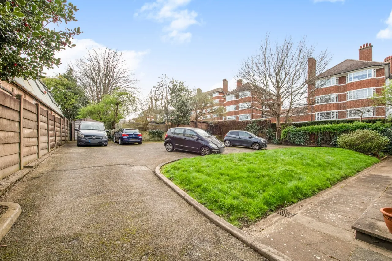 Upper Richmond Road West, London, SW14, photo 10