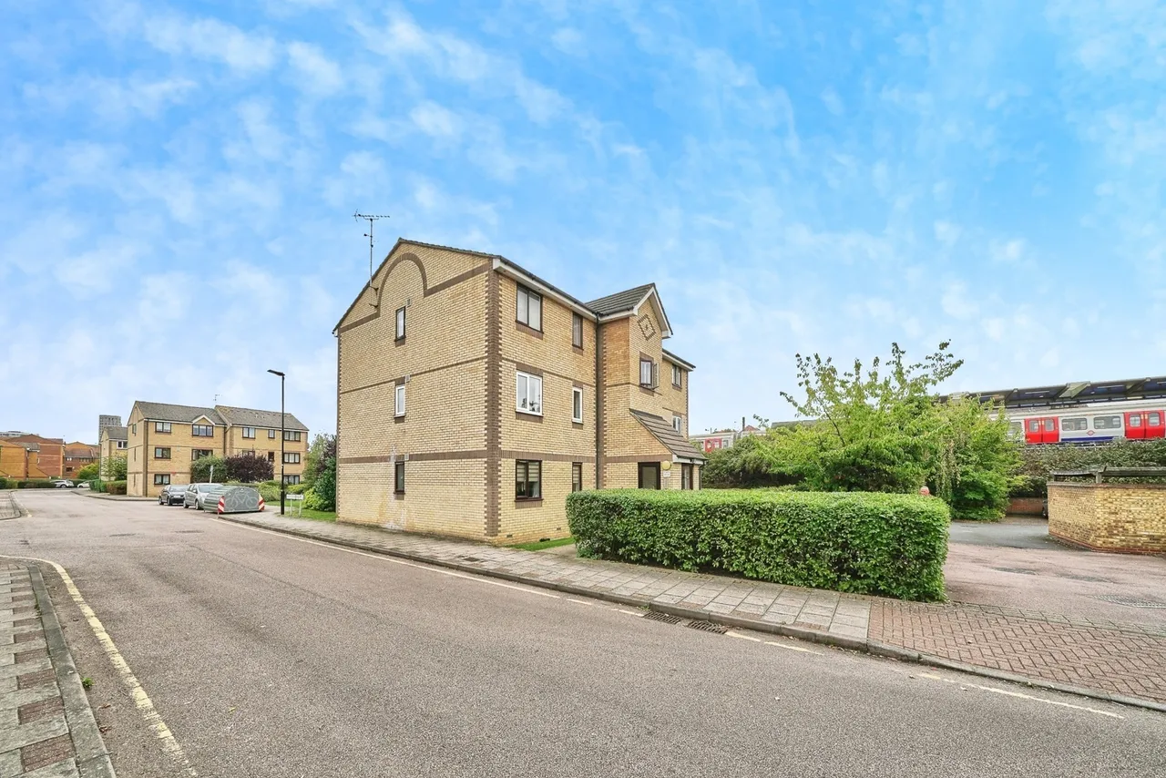 Jack Clow Road, London, E15, photo 15