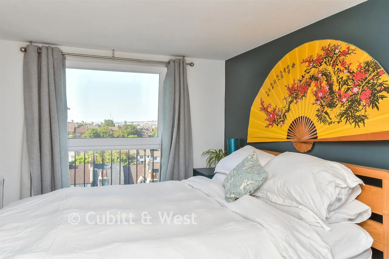 Carlyle Avenue, Brighton, BN2, photo 13