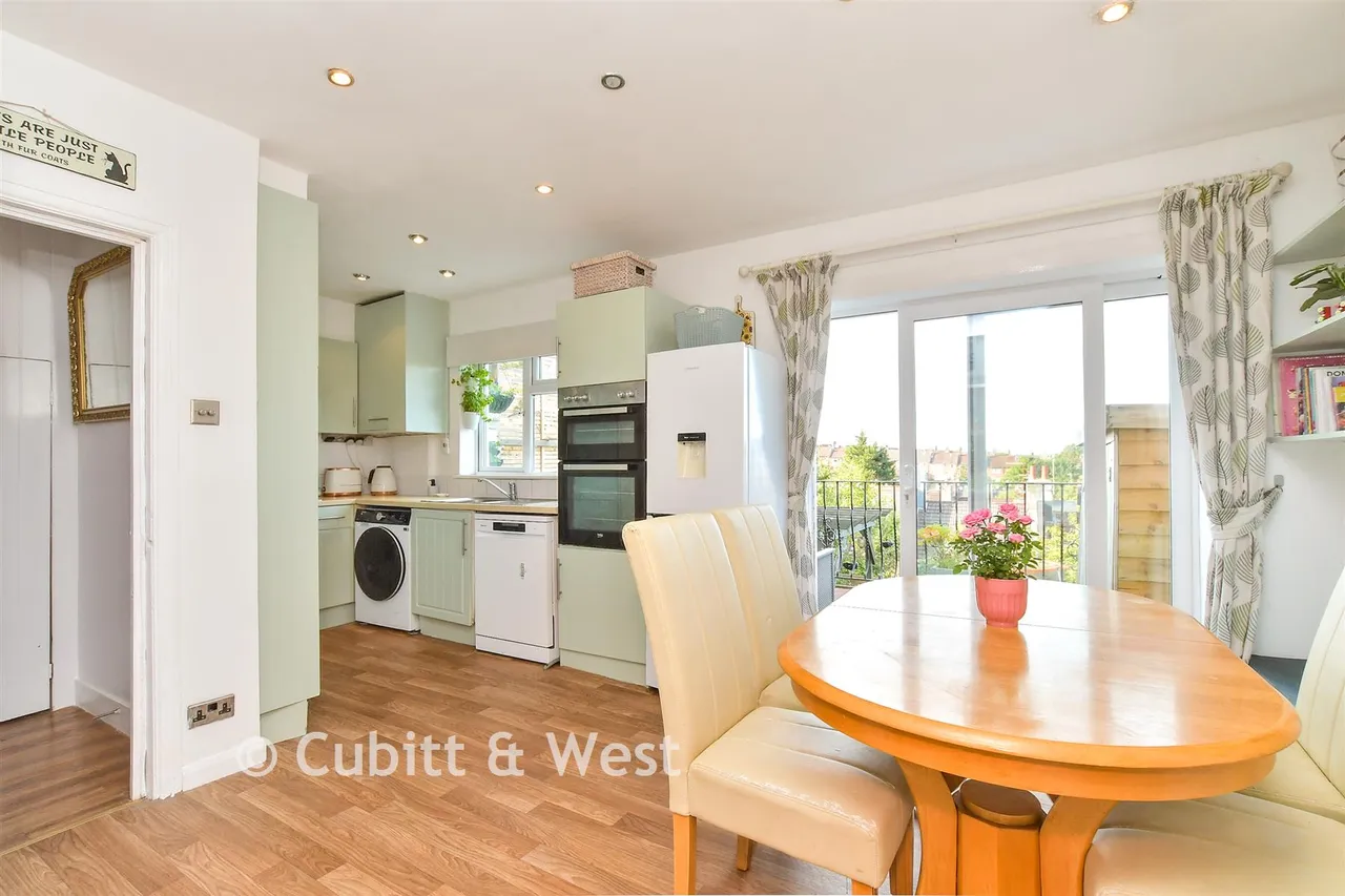 Carlyle Avenue, Brighton, BN2, photo 3