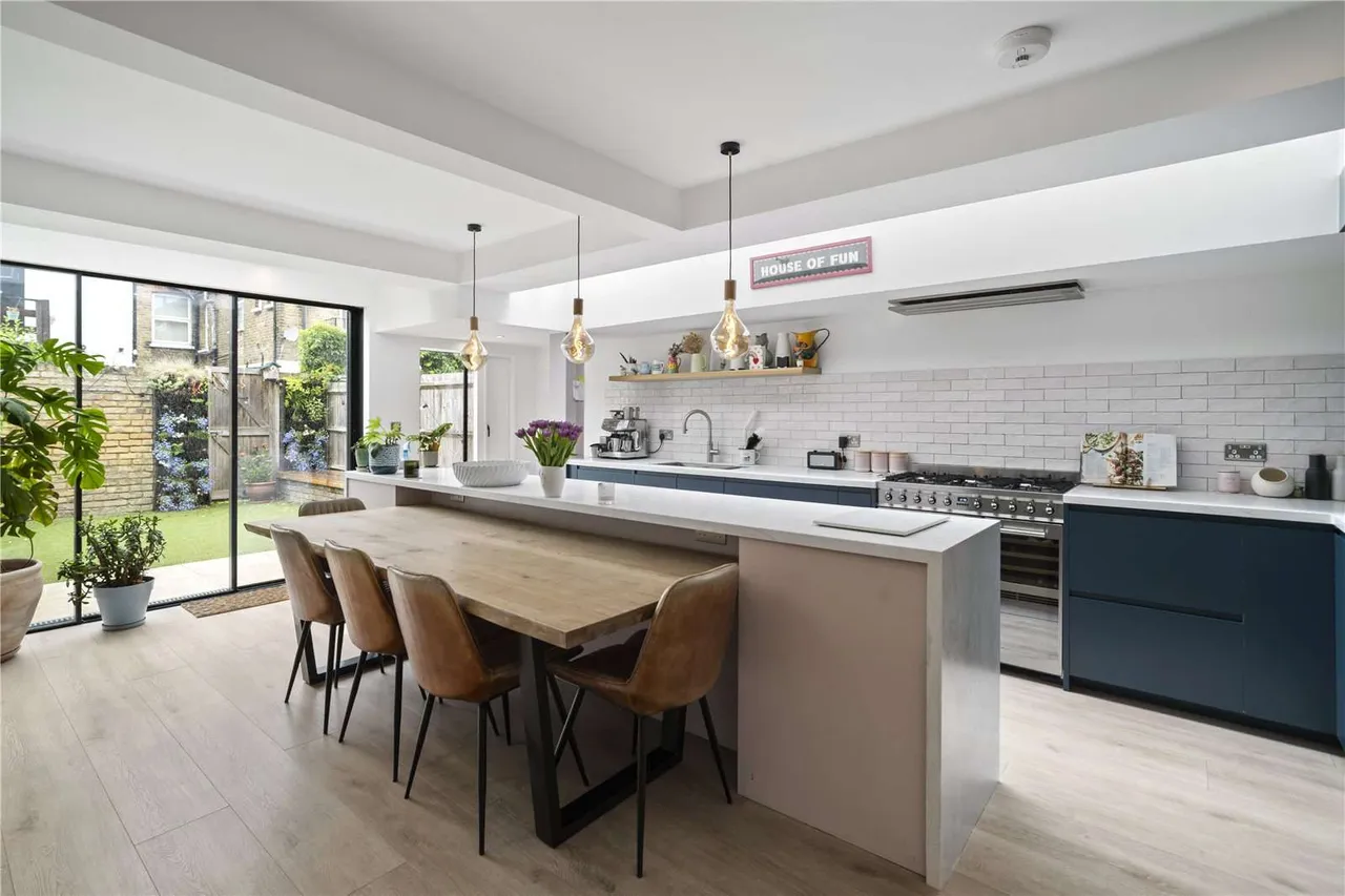 5 bed house for sale — Second Avenue, London, SW14 8QE