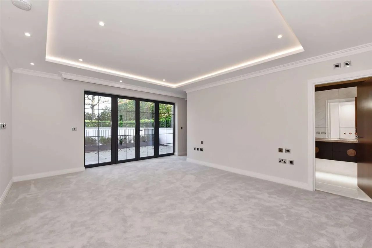 Wellington Court, 66 Penn Road, Beaconsfield, Buckinghamshire, HP9 2LS, photo 11