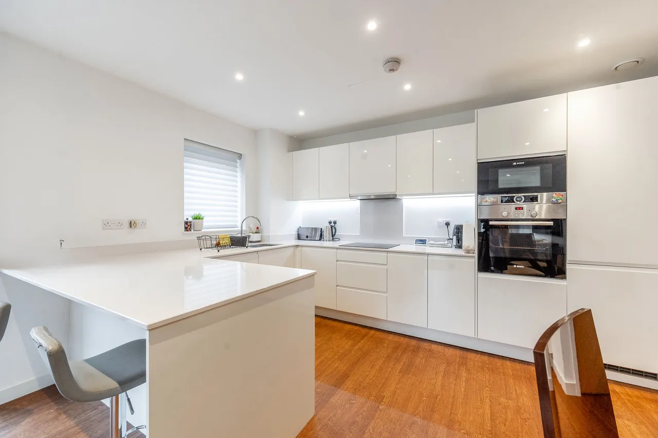 13 Royal Court, Howard Road, Stanmore, photo 2