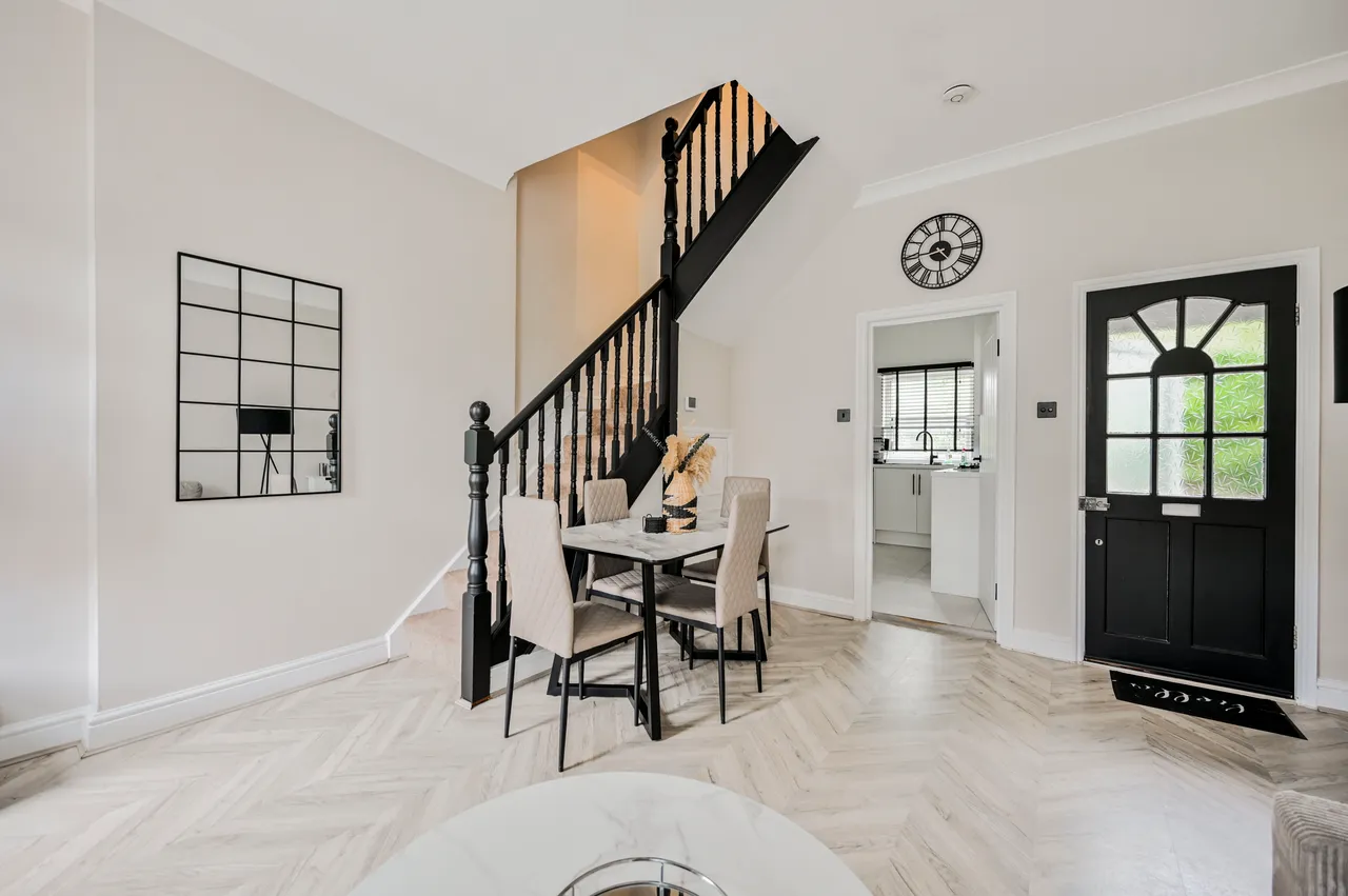 2a Elyne Road, London, photo 2
