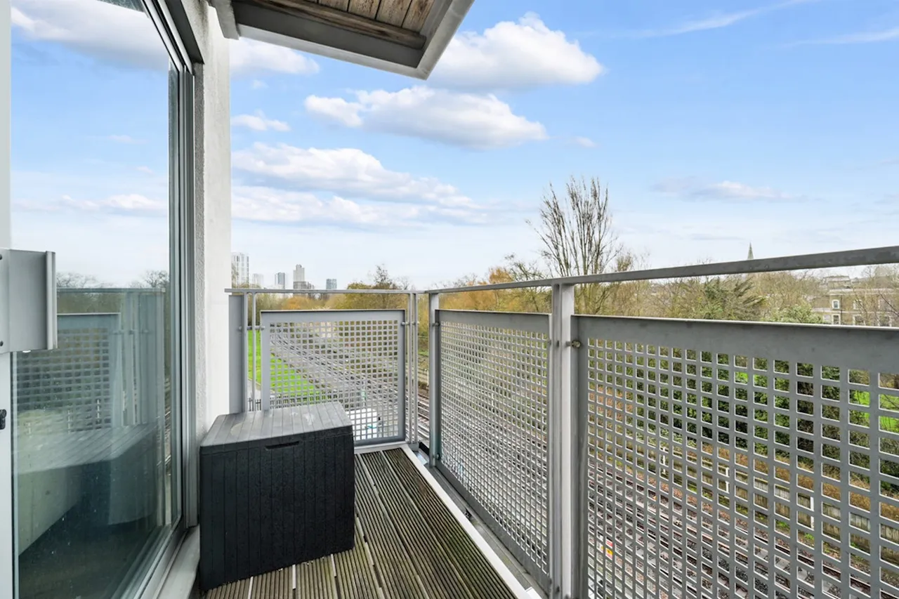 Deals Gateway, London, SE13, photo 8