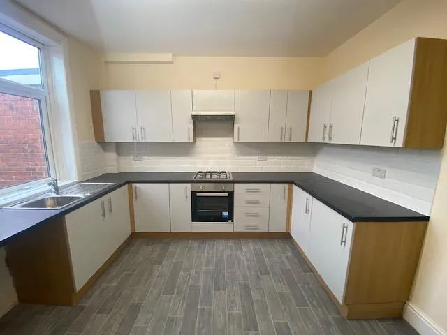 2 bed house to rent — Wath Road, Wombwell, BARNSLEY