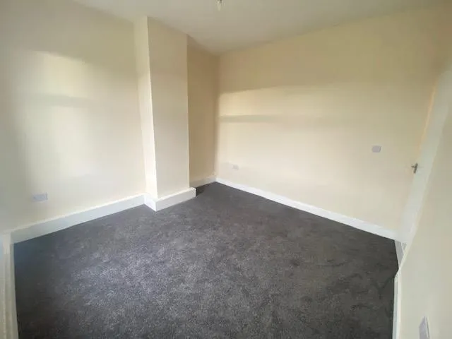 Wath Road, Wombwell, BARNSLEY, photo 8