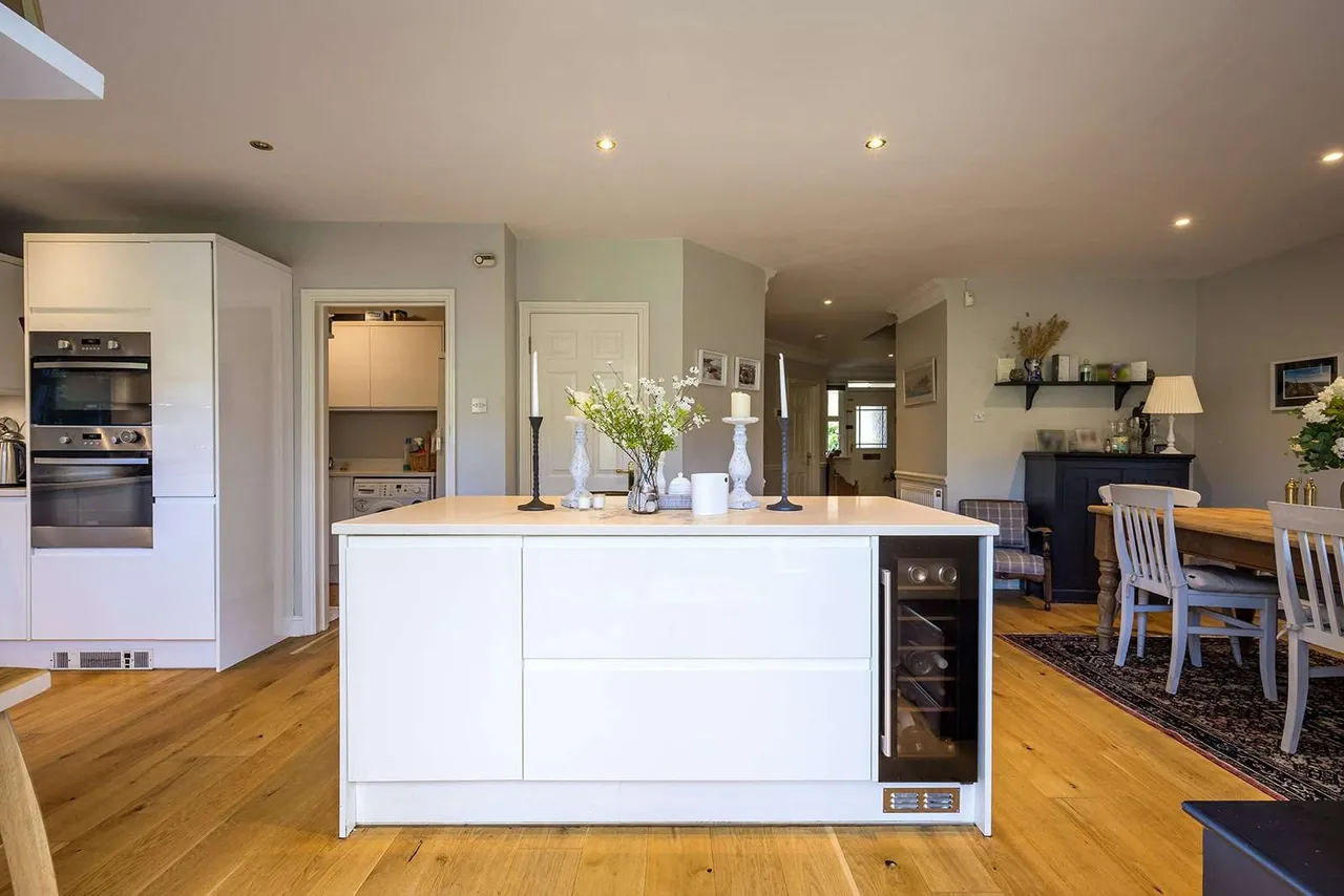 Lancaster Avenue, Guildford, Surrey, GU1 3JR, photo 2