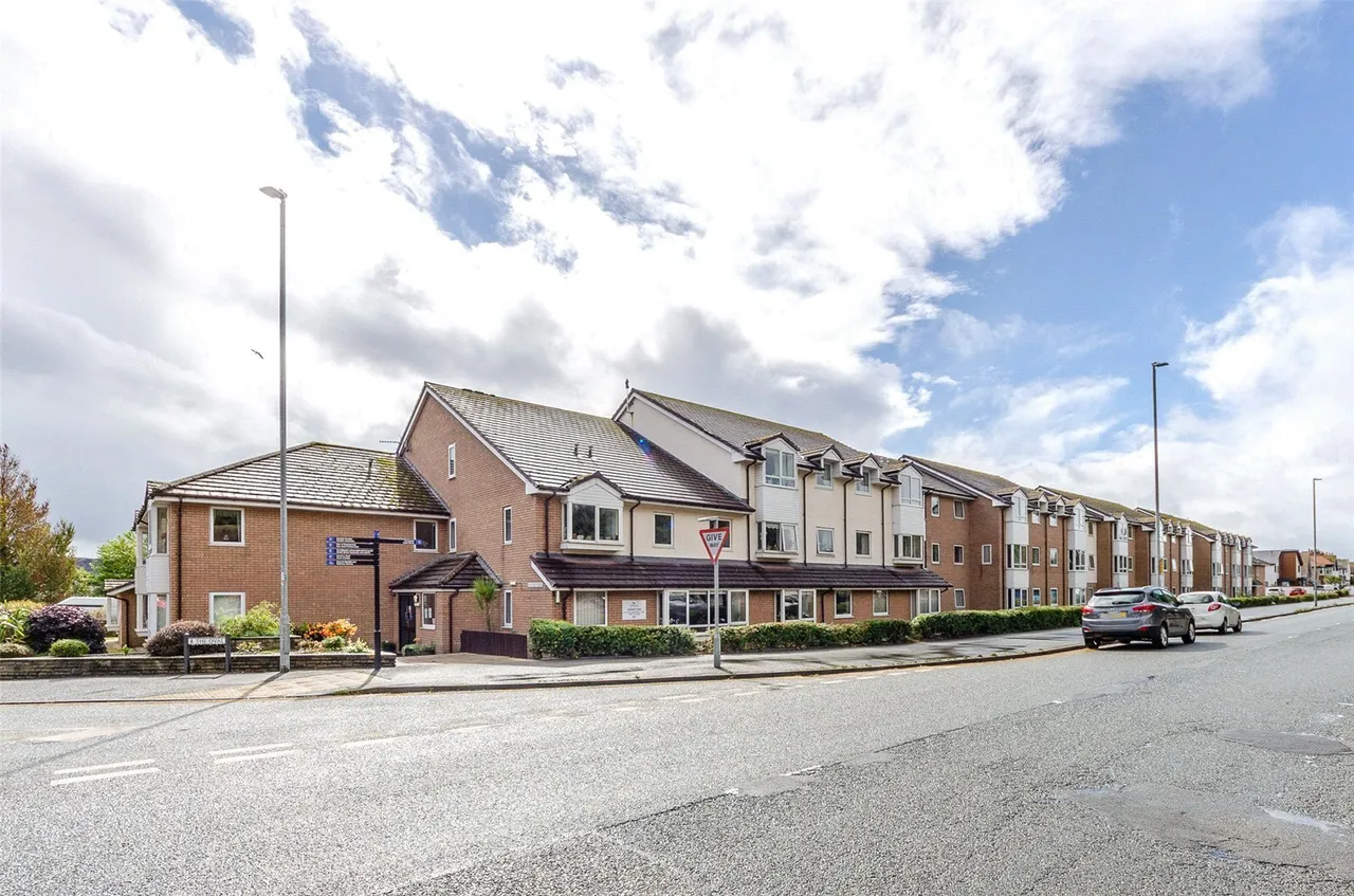 1 bed flat for sale, Gloddaeth Avenue, Llandudno, LL30