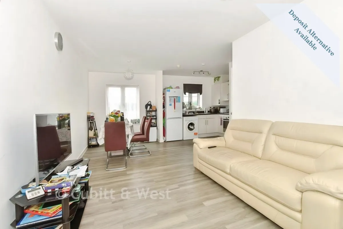 Cornwell Avenue, RH10, photo 3