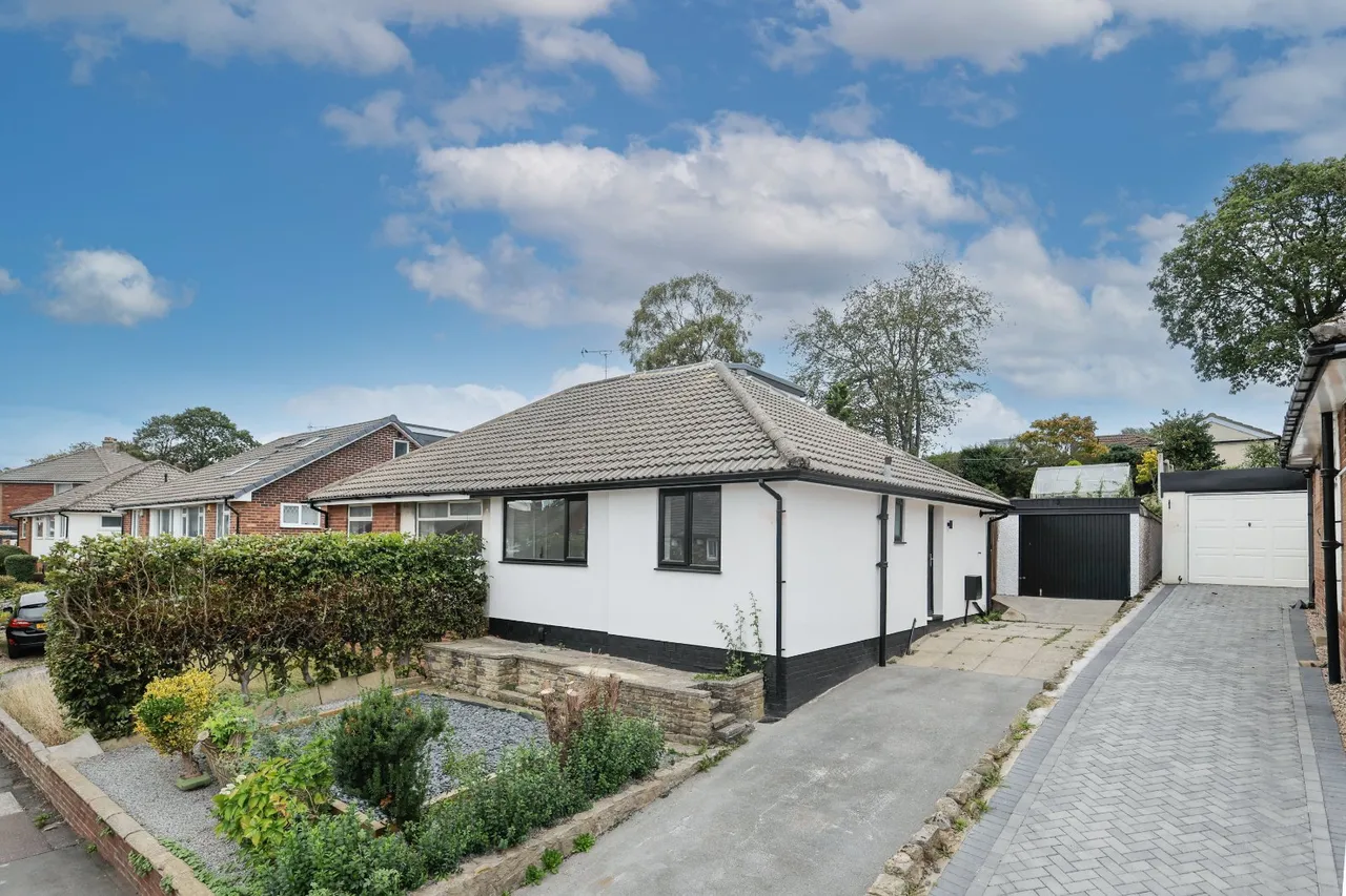 3 bed house for sale, Moseley Wood Walk, Leeds, LS16