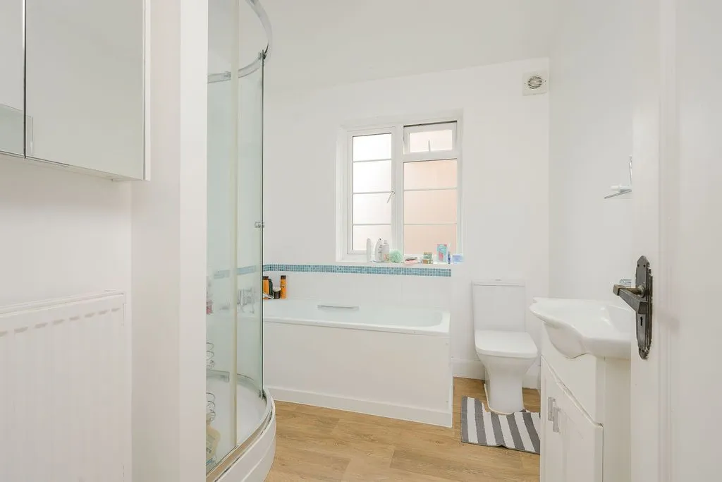 Lymington Court, Wimbledon, SW19, photo 9