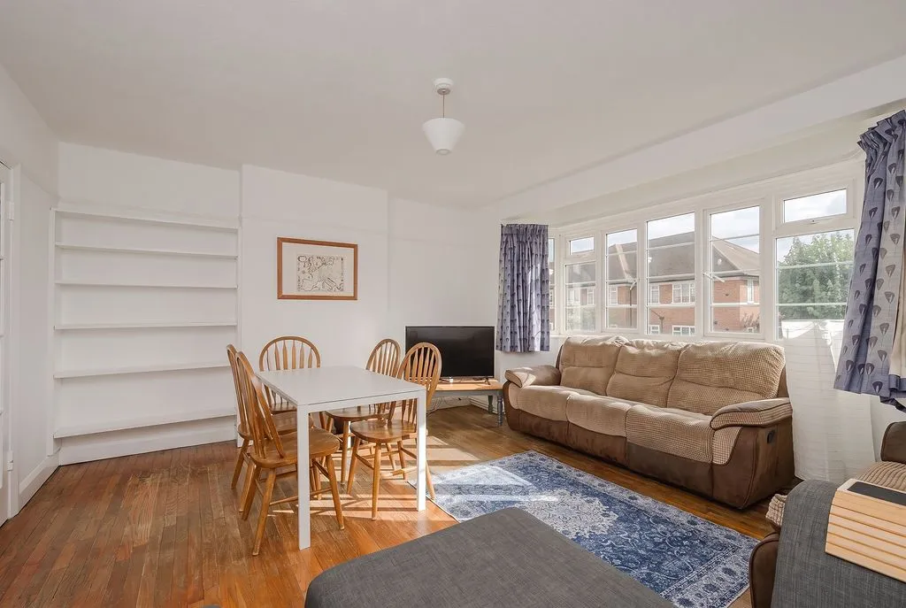 Lymington Court, Wimbledon, SW19, photo 3