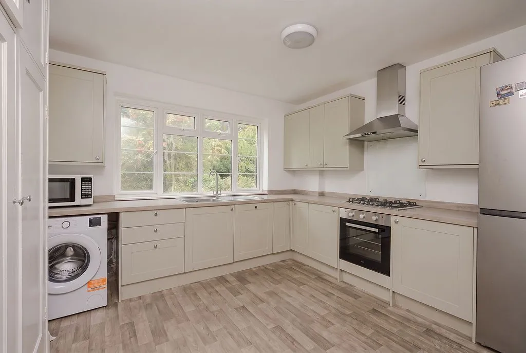Lymington Court, Wimbledon, SW19, photo 5