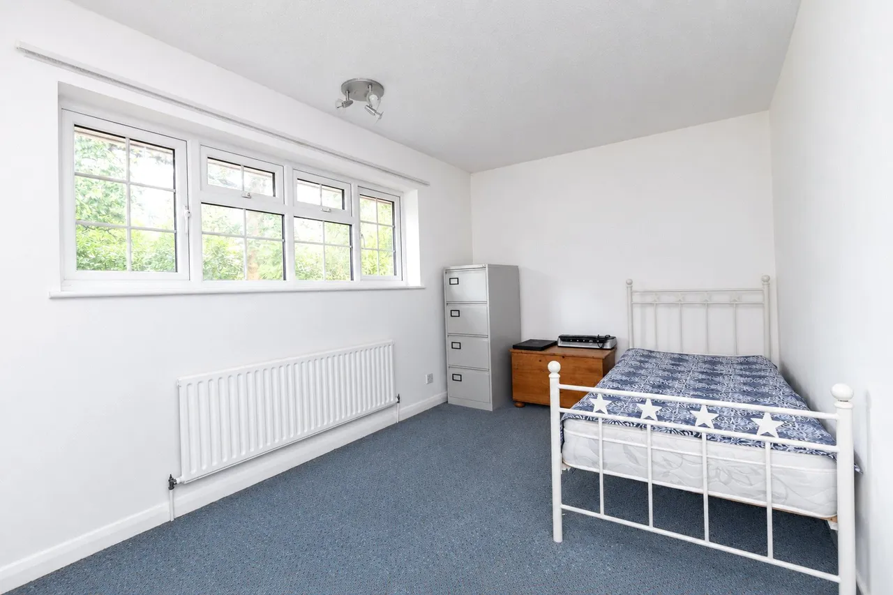 Tudor Close, Grayshott, GU26, photo 26