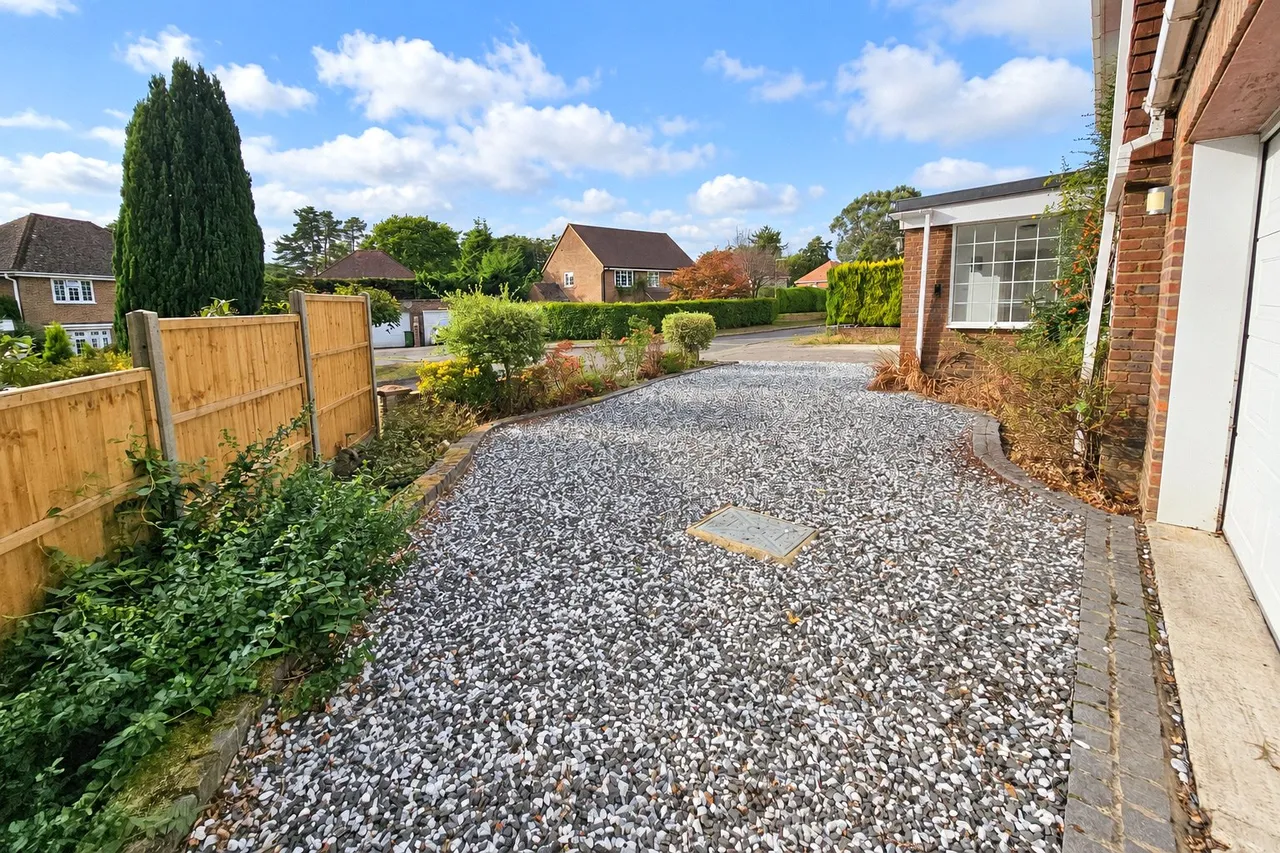 Tudor Close, Grayshott, GU26, photo 19