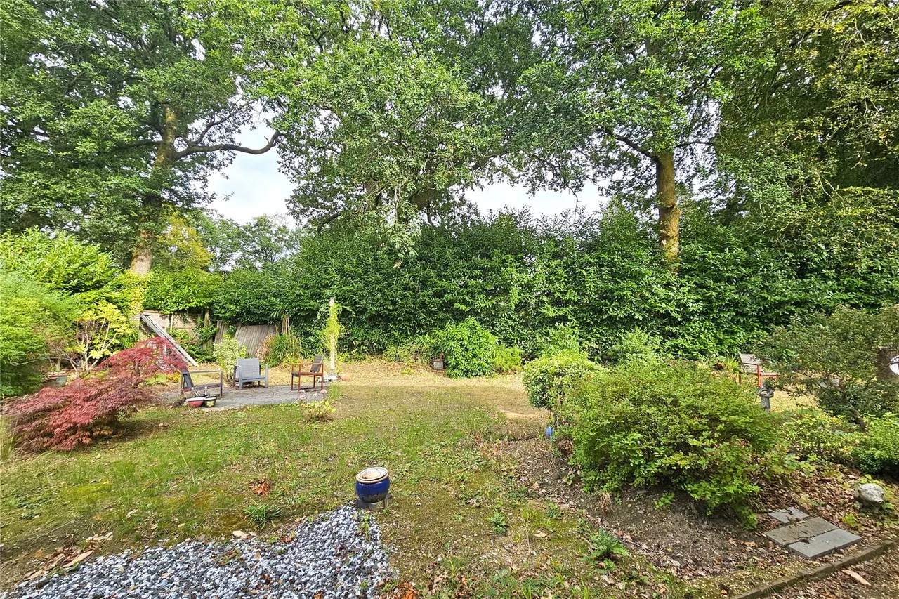 Tudor Close, Grayshott, GU26, photo 16