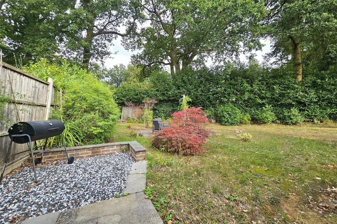 Tudor Close, Grayshott, GU26, photo 15