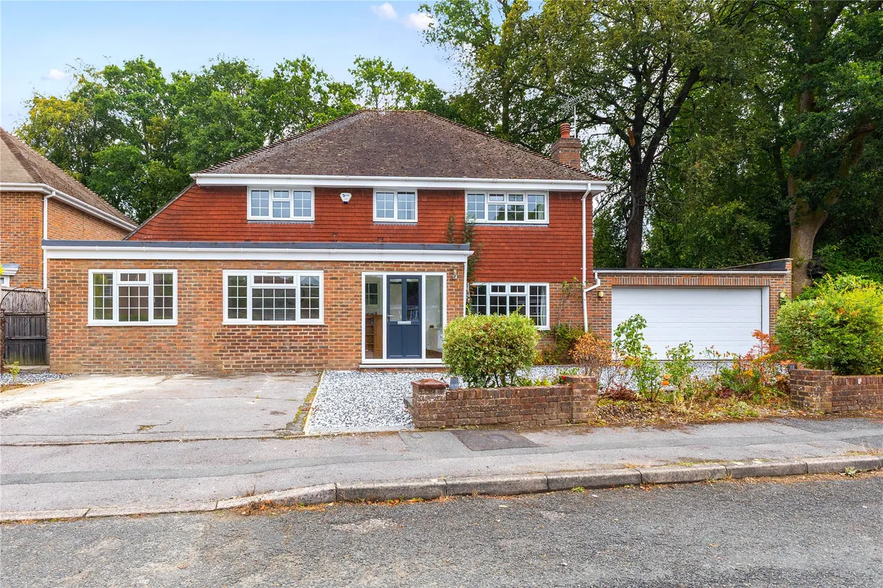 4 bed house for sale, Tudor Close, Grayshott, GU26