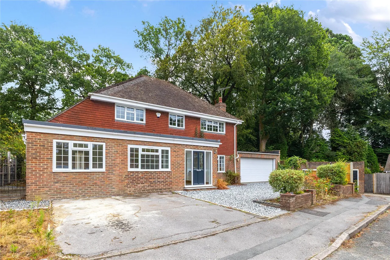 Tudor Close, Grayshott, GU26, photo 31