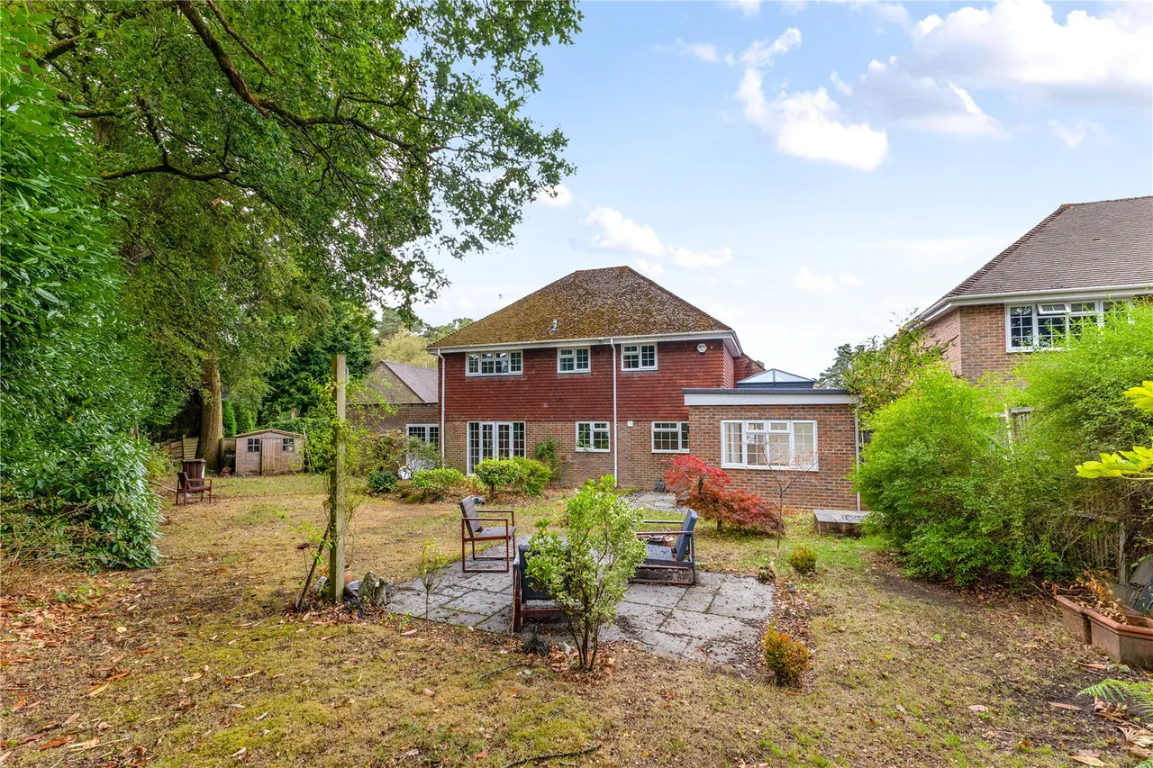 Tudor Close, Grayshott, GU26, photo 18