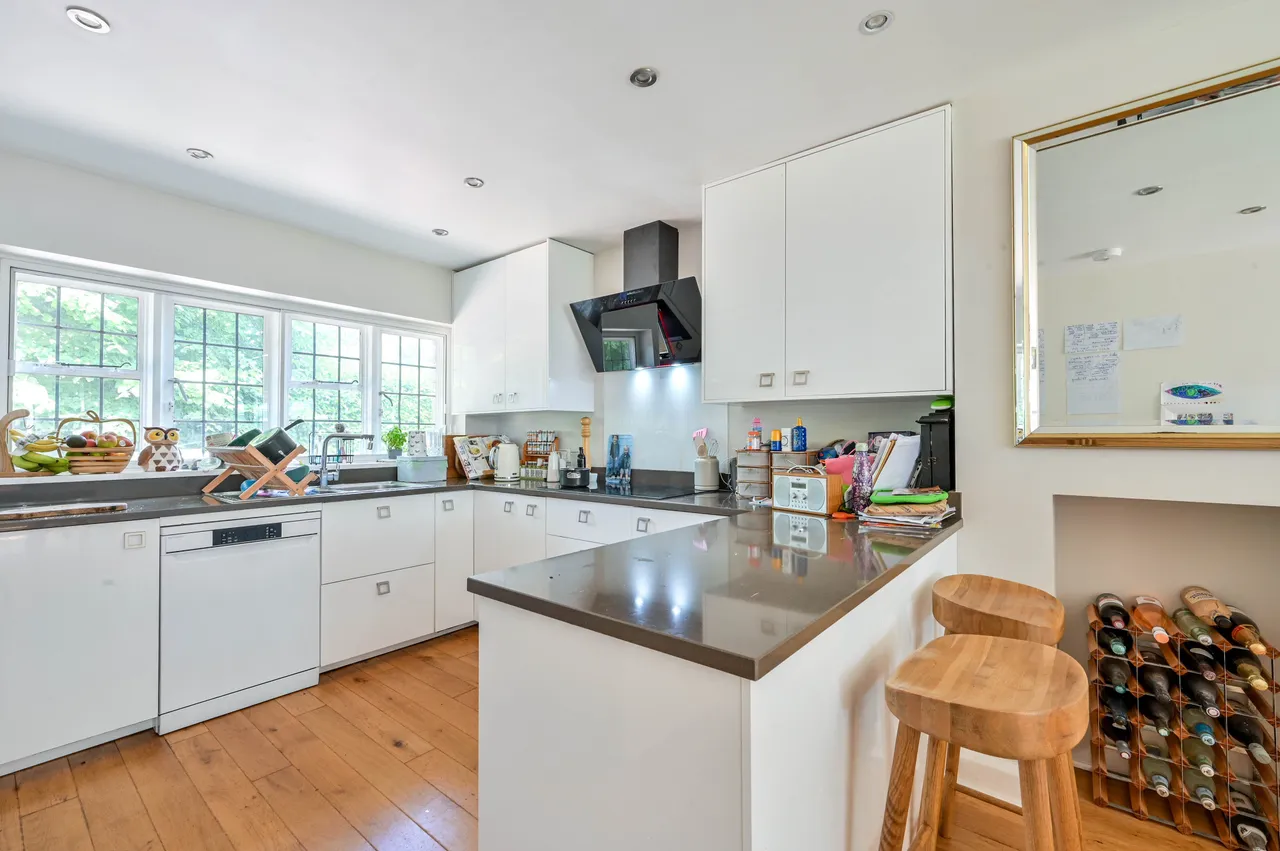 1 Conford Drive, Guildford, photo 4