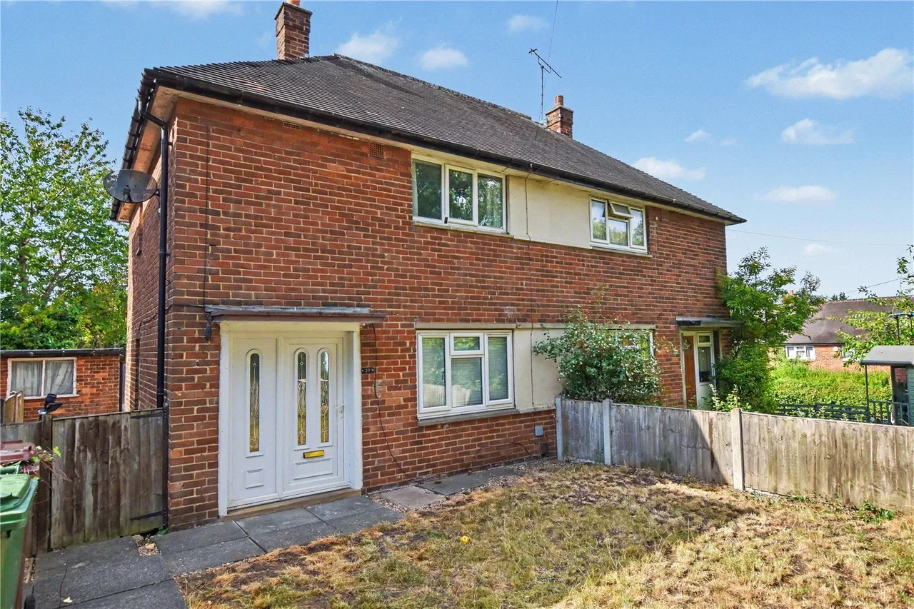 2 bed house for sale, Manor Road, Churwell, LS27