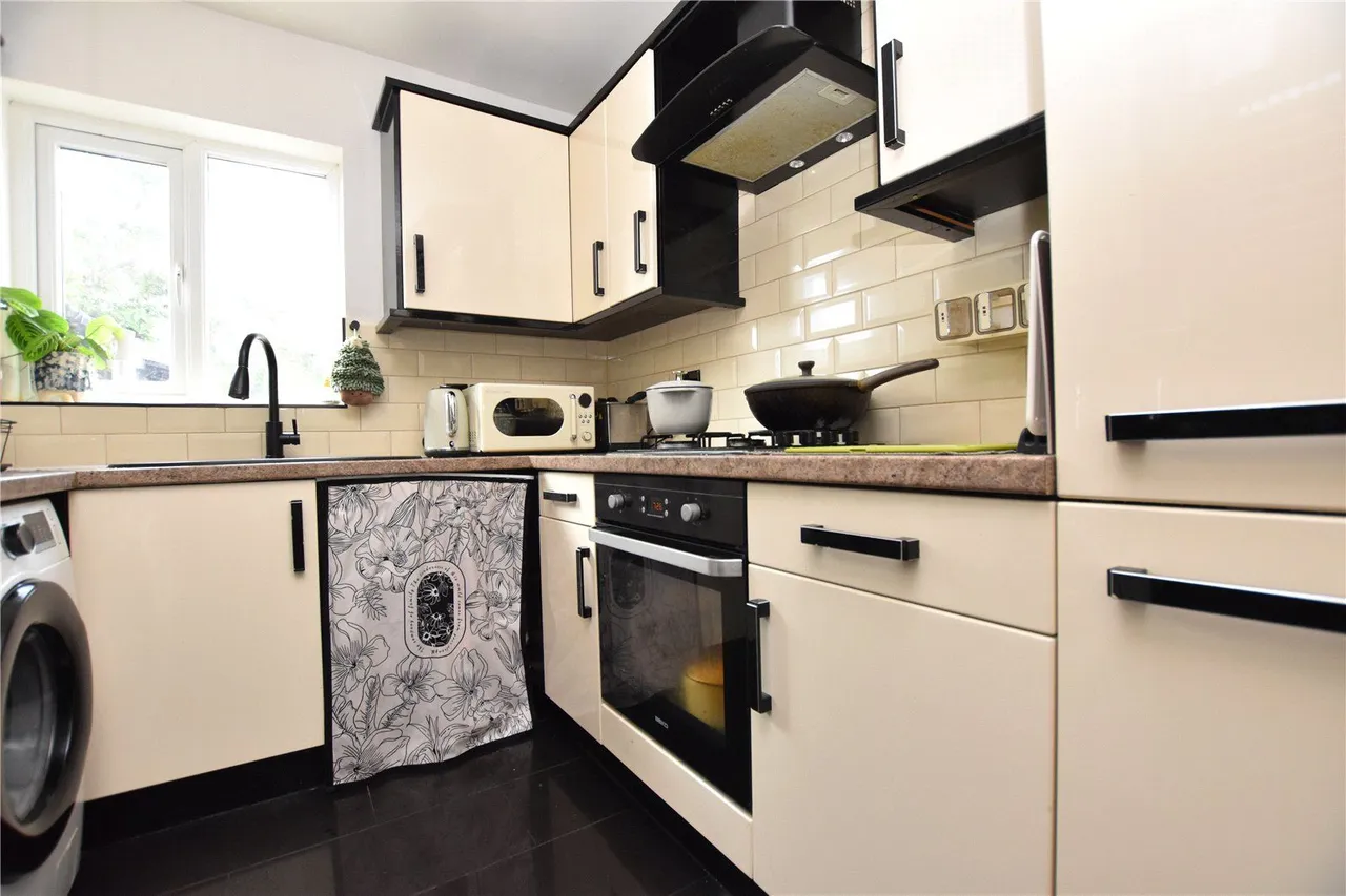 Manor Road, Churwell, LS27, photo 2