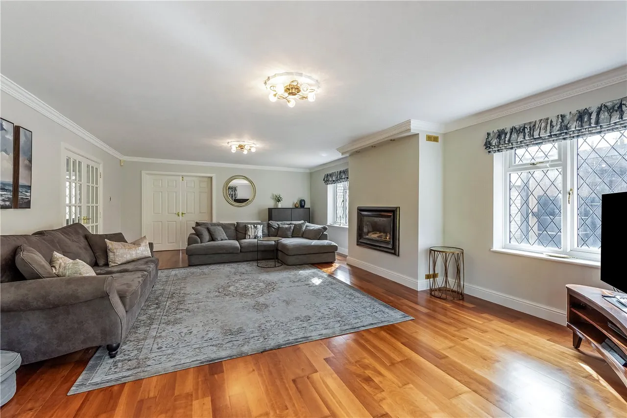 Hensting Lane, Fishers Pond, SO50, photo 8