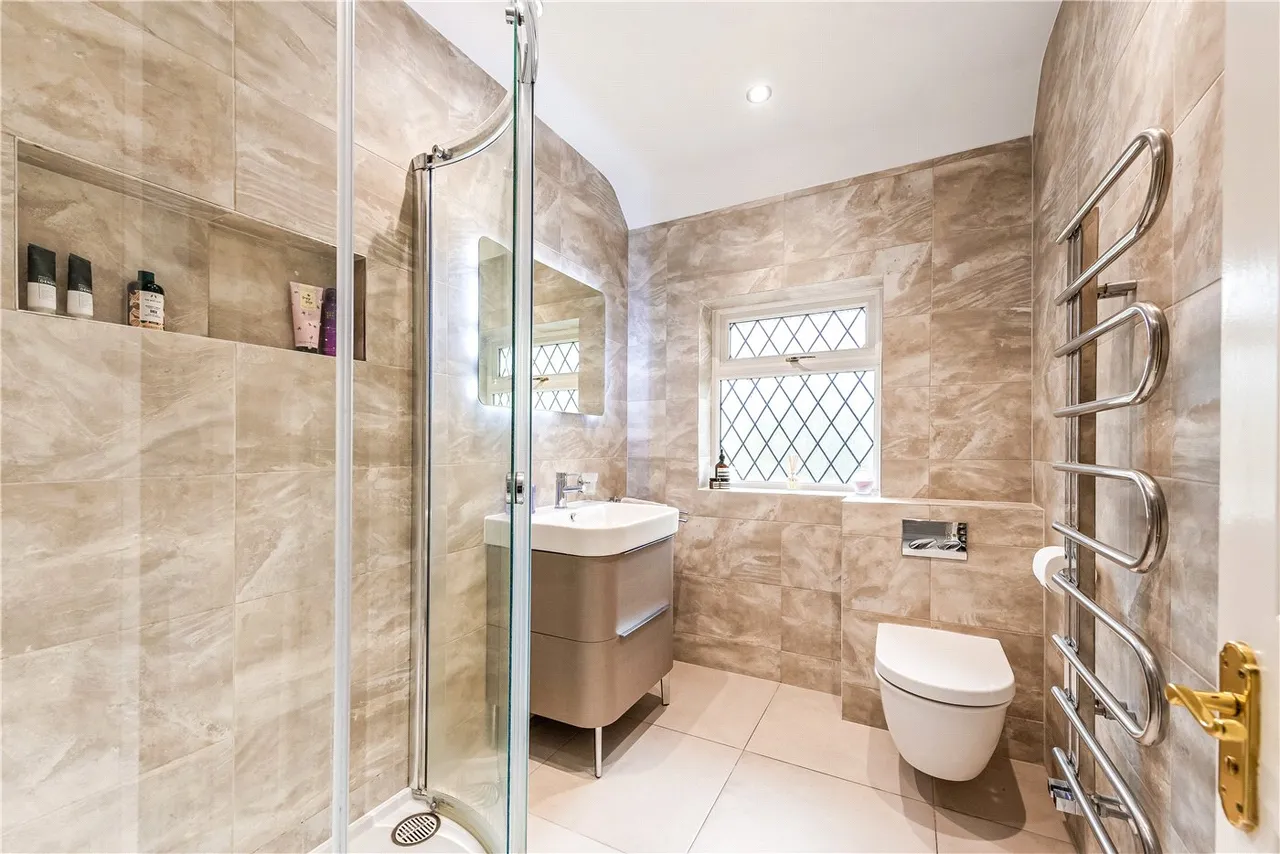 Hensting Lane, Fishers Pond, SO50, photo 17