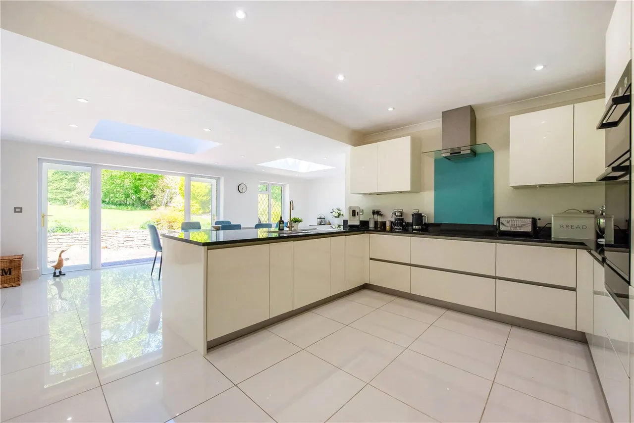 Hensting Lane, Fishers Pond, SO50, photo 5