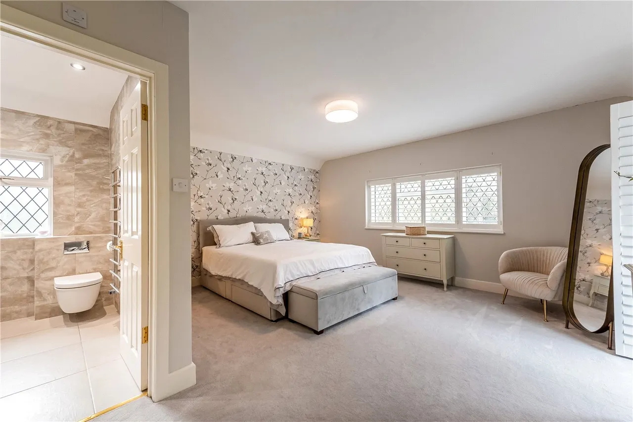 Hensting Lane, Fishers Pond, SO50, photo 16