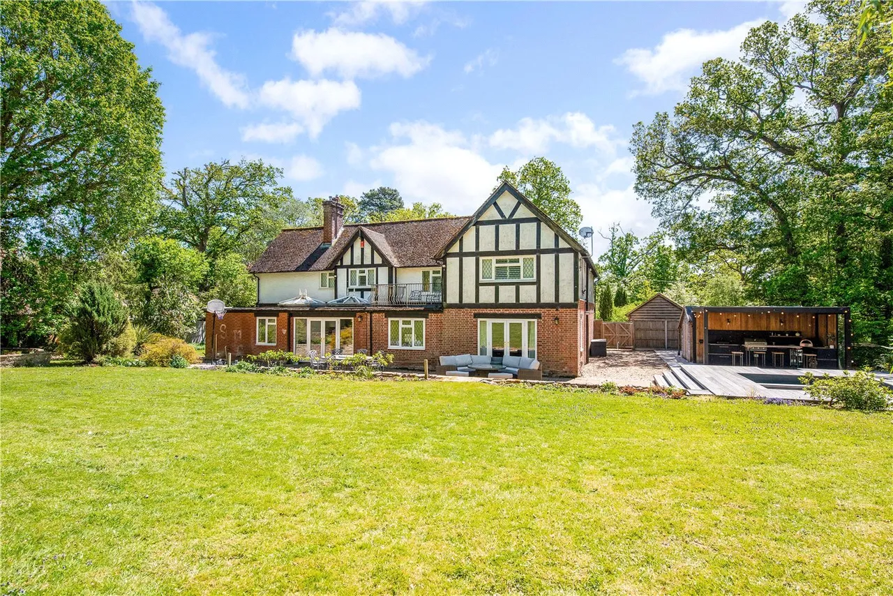 Hensting Lane, Fishers Pond, SO50, photo 26