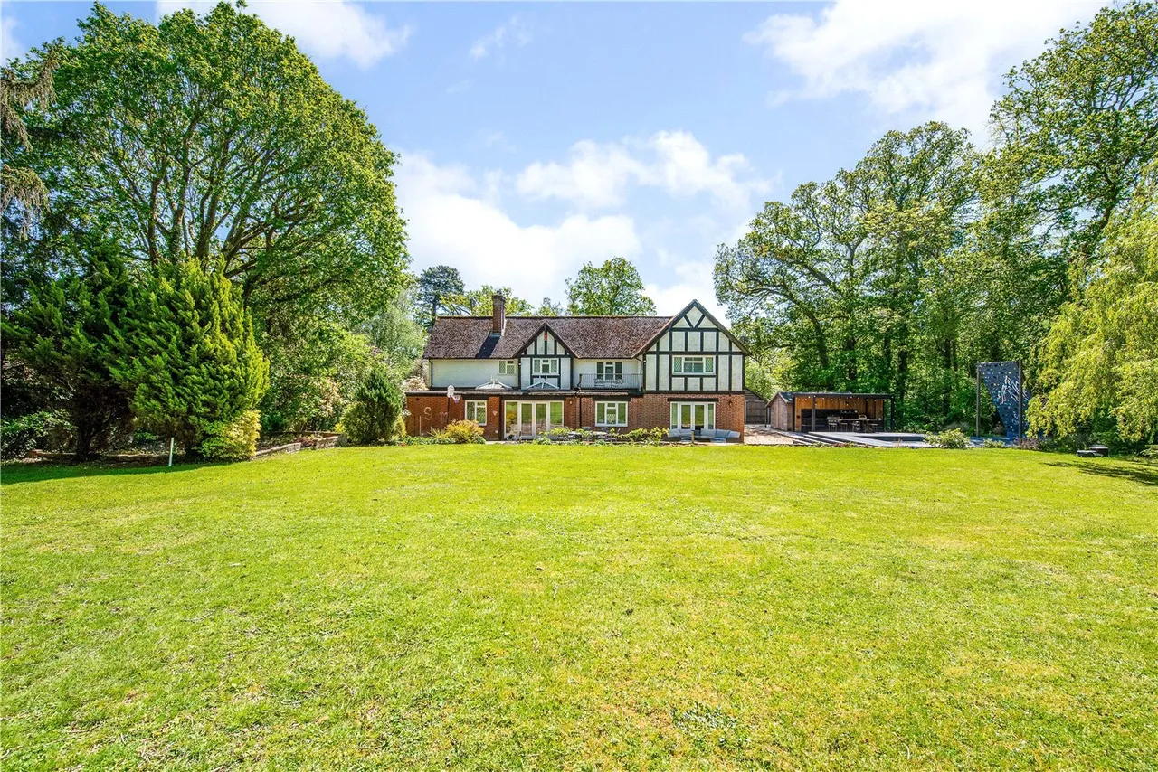Hensting Lane, Fishers Pond, SO50, photo 4