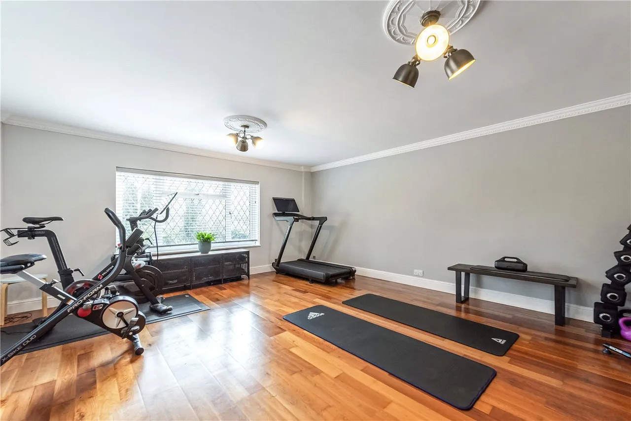 Hensting Lane, Fishers Pond, SO50, photo 12