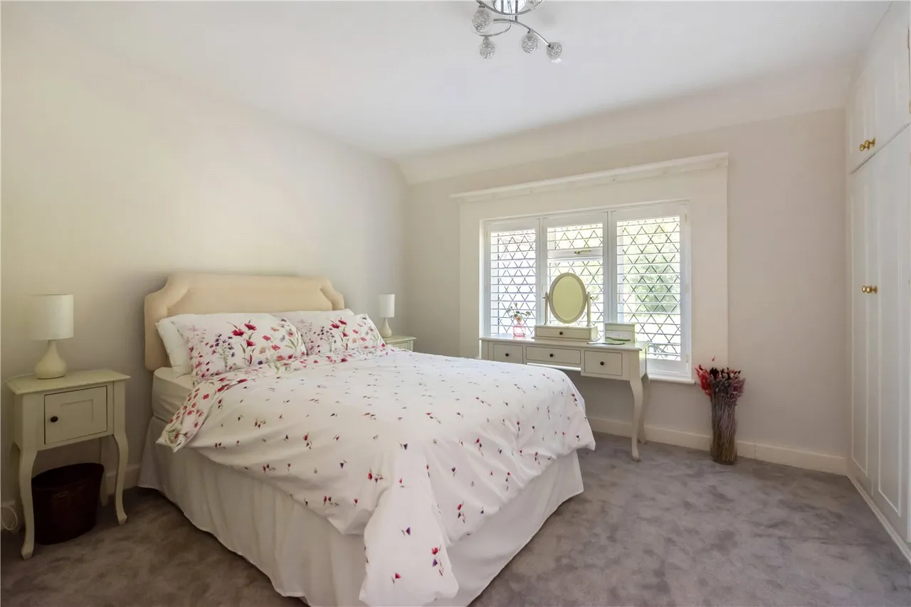 Hensting Lane, Fishers Pond, SO50, photo 25