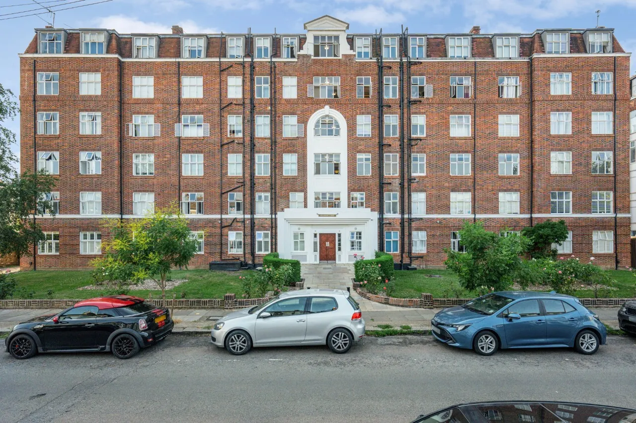 Sutton Lane North, London, W4, photo 10