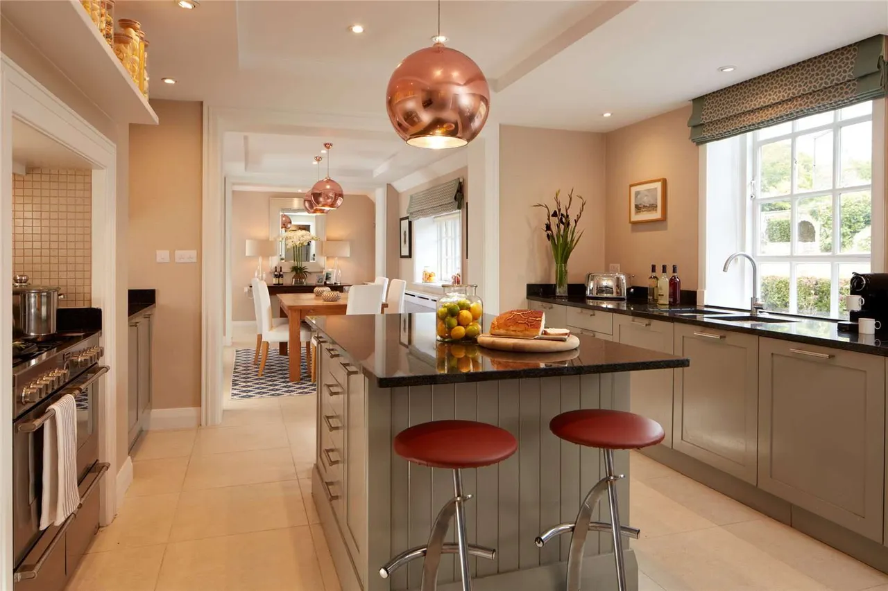 Church Lane, Twyford, Winchester, Hampshire, SO21 1NT, photo 3
