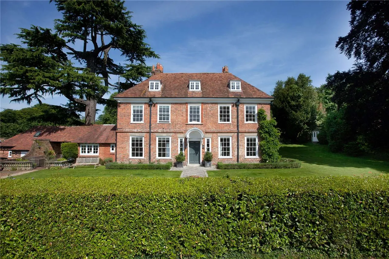 Church Lane, Twyford, Winchester, Hampshire, SO21 1NT, photo 11