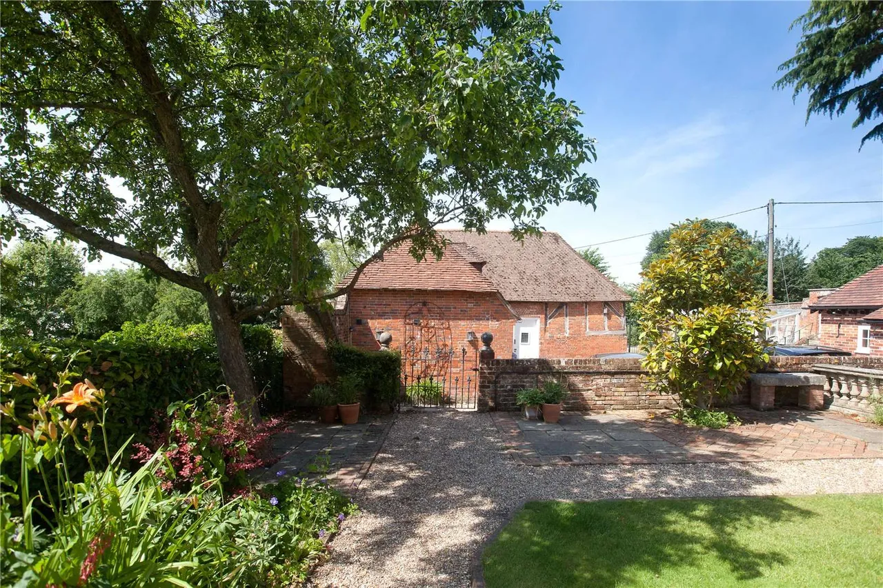 Church Lane, Twyford, Winchester, Hampshire, SO21 1NT, photo 10