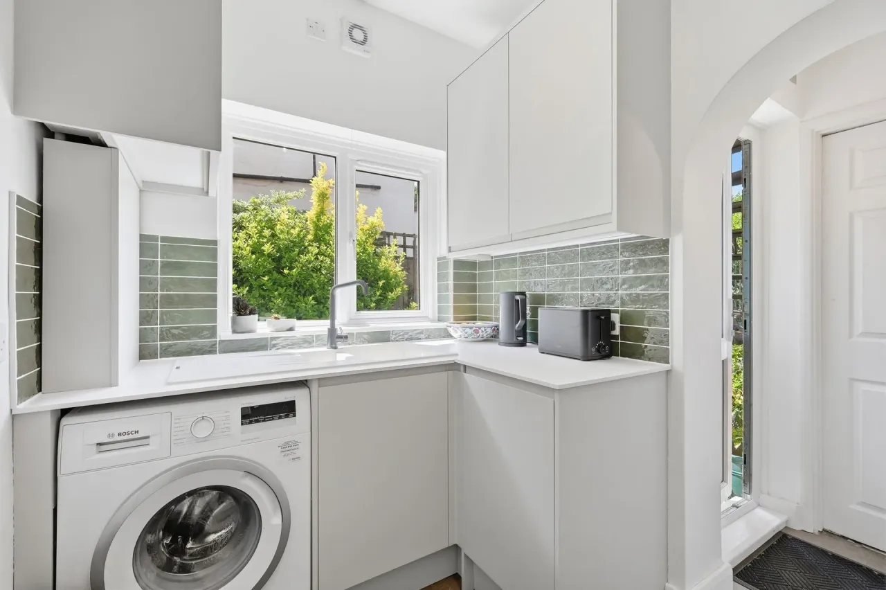 Newport Road, Leyton, E10, photo 5