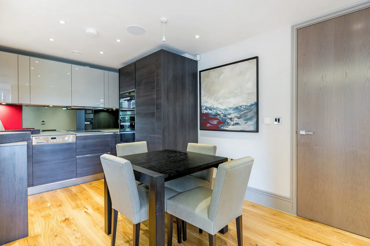 7 Searle House, Cecil Grove, London, photo 2